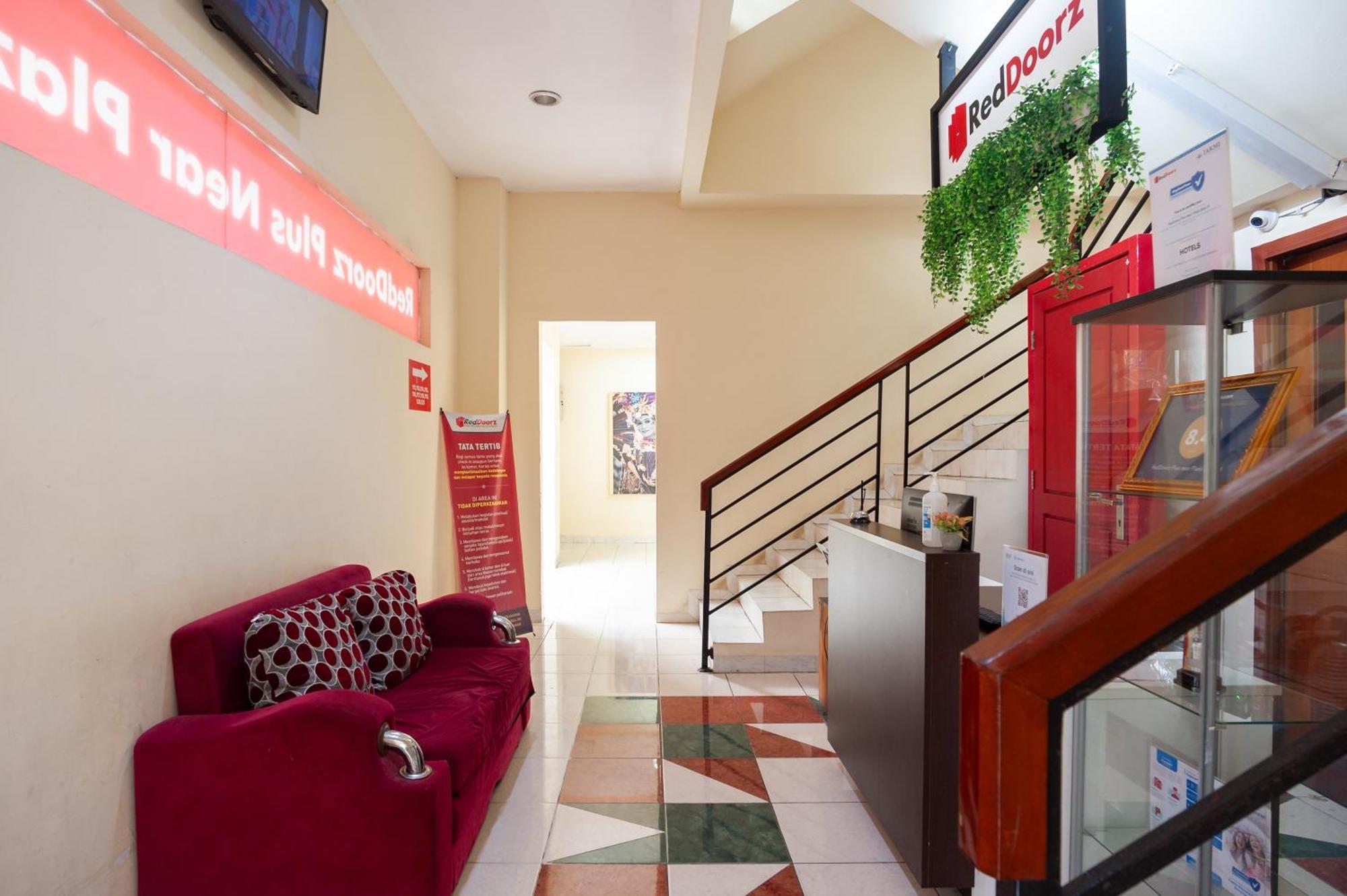 Reddoorz Plus Near Plaza Blok M Giacarta Esterno foto