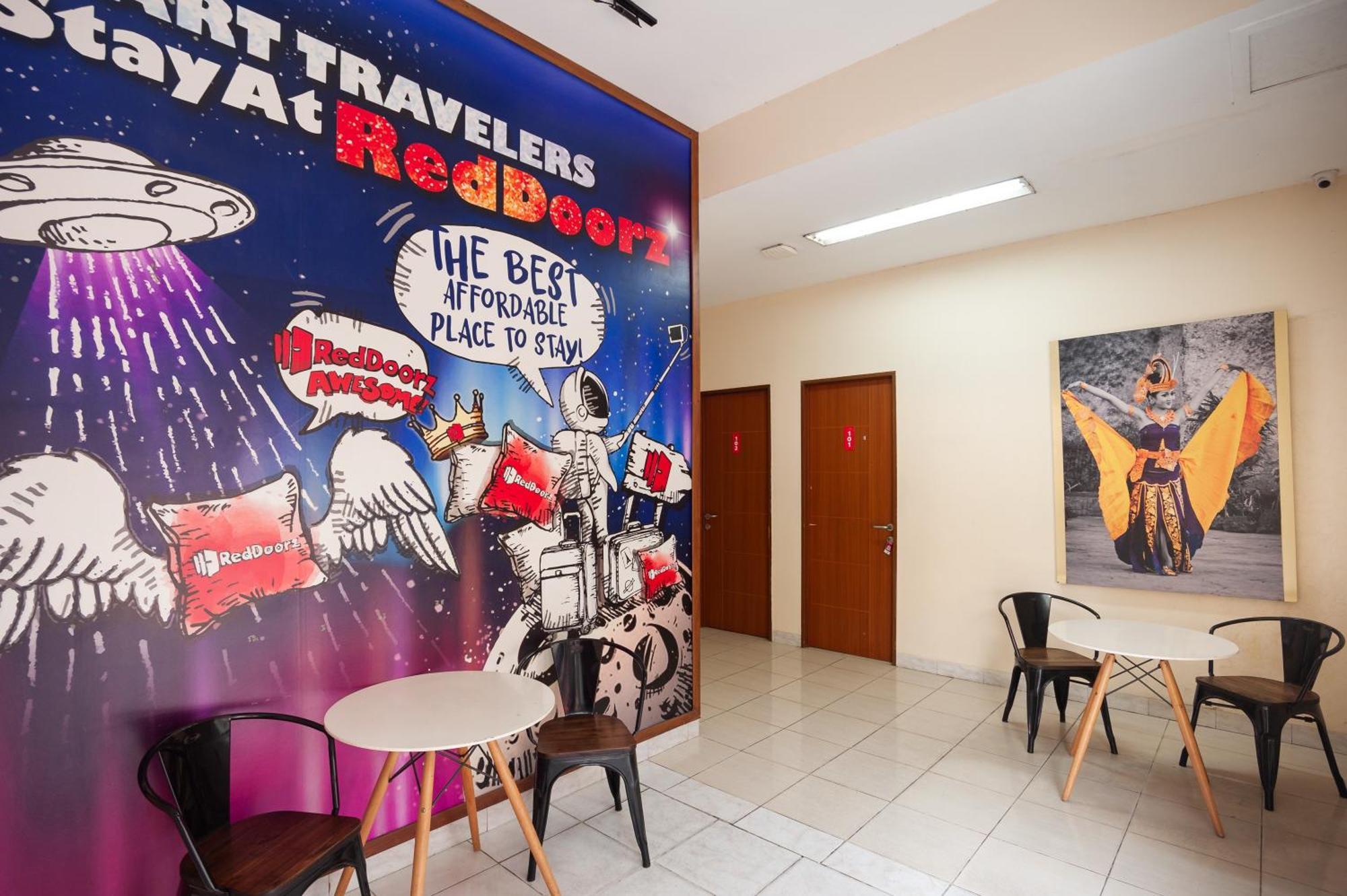 Reddoorz Plus Near Plaza Blok M Giacarta Esterno foto