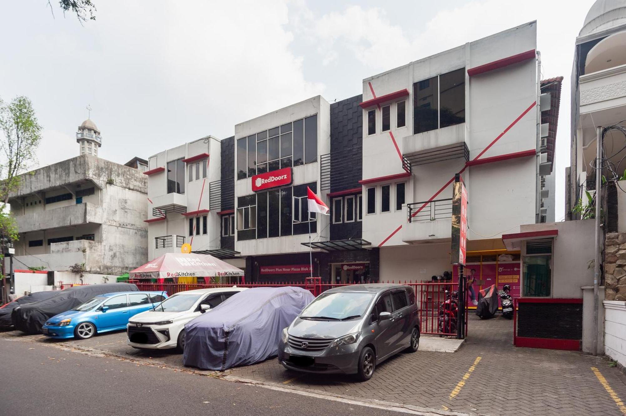 Reddoorz Plus Near Plaza Blok M Giacarta Esterno foto