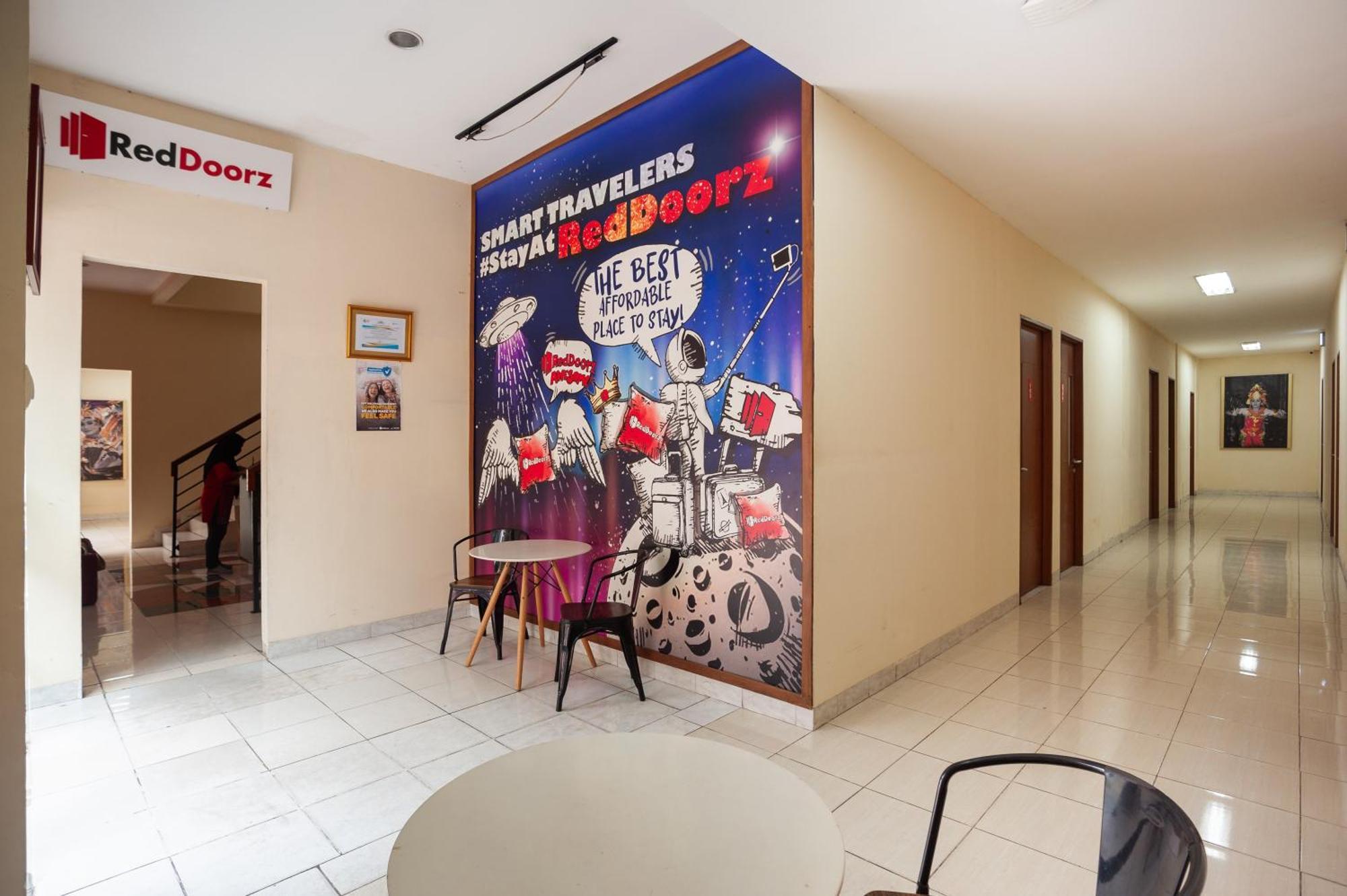 Reddoorz Plus Near Plaza Blok M Giacarta Esterno foto
