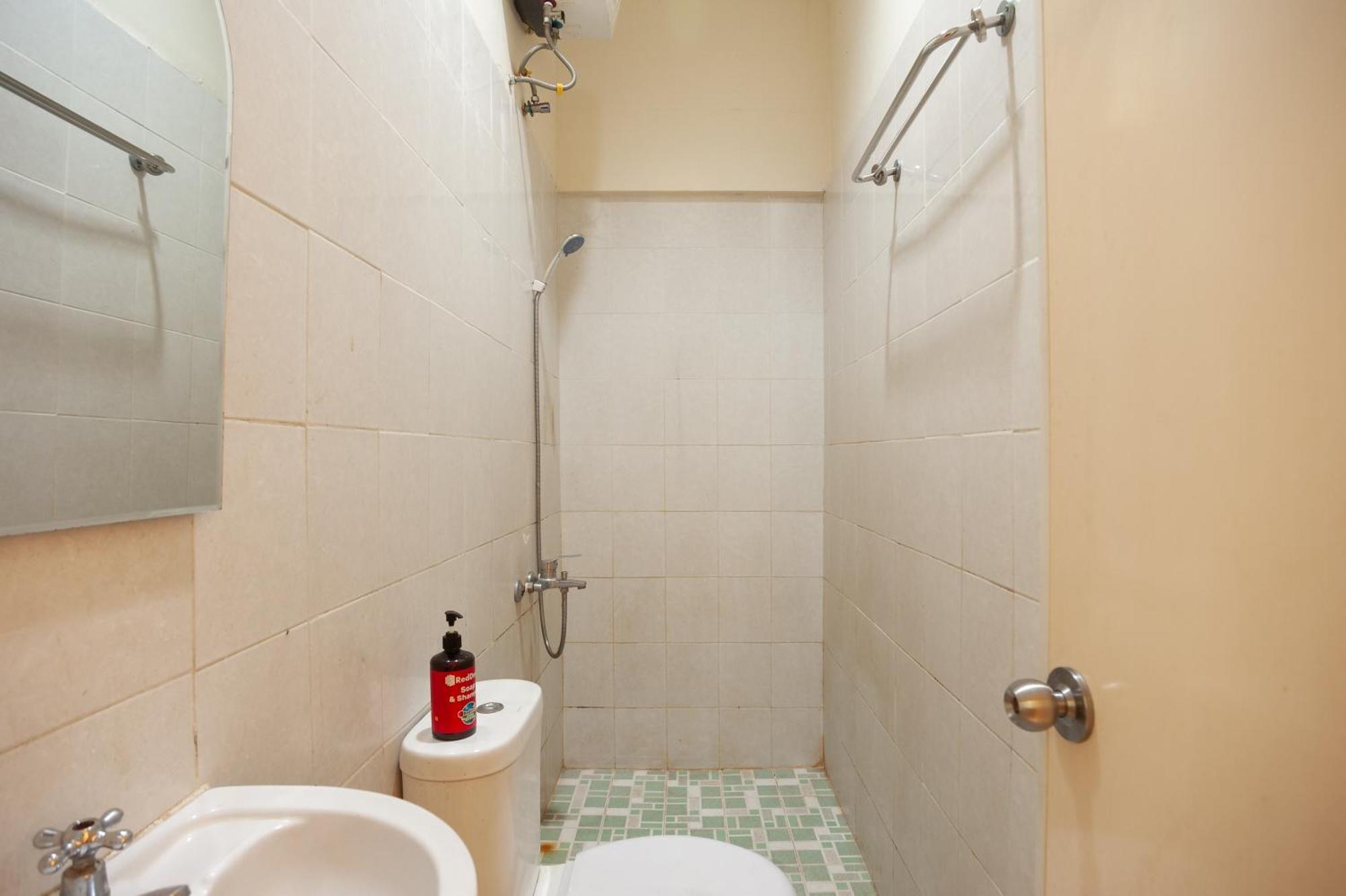 Reddoorz Plus Near Plaza Blok M Giacarta Esterno foto