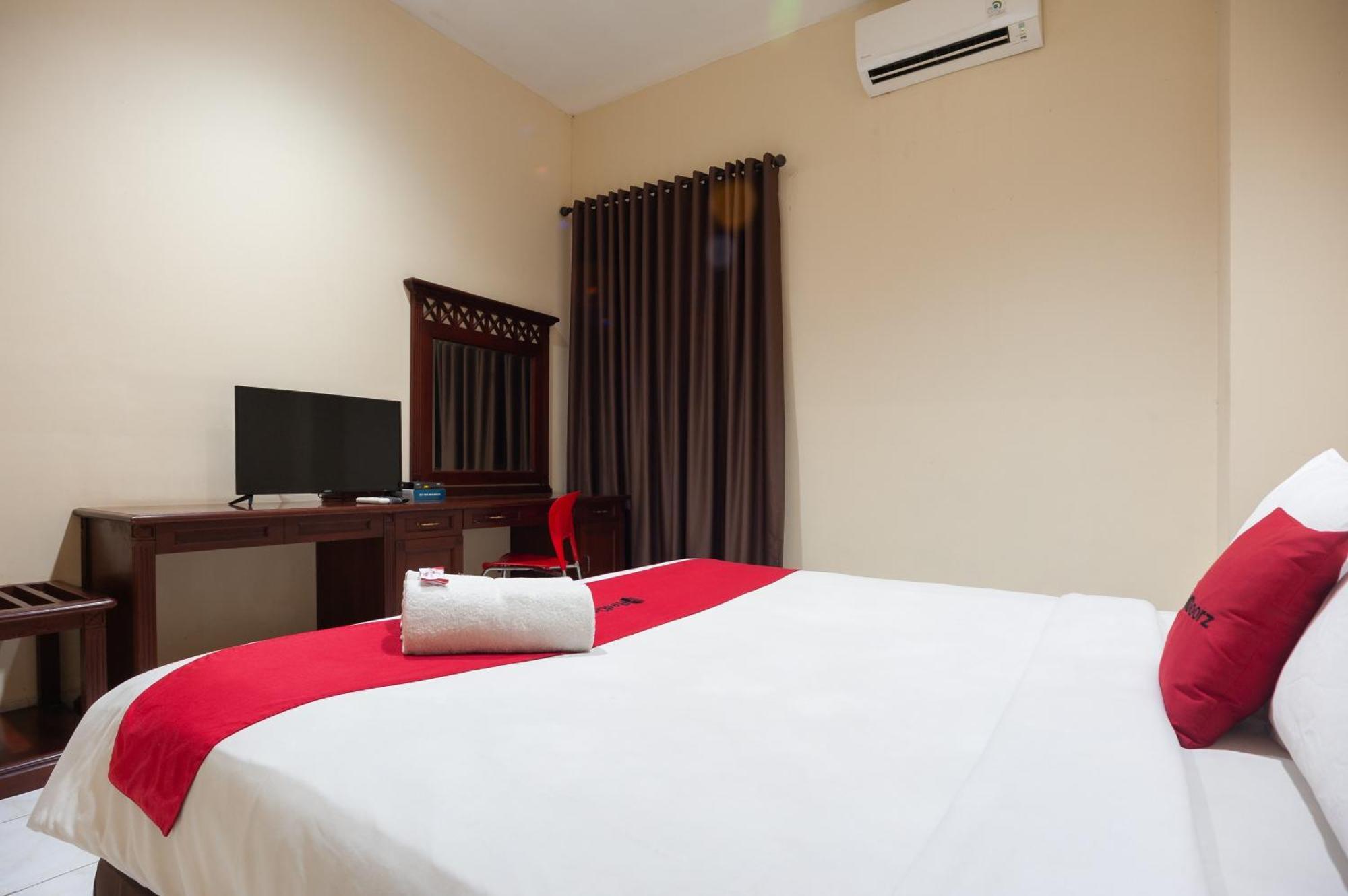 Reddoorz Plus Near Plaza Blok M Giacarta Esterno foto