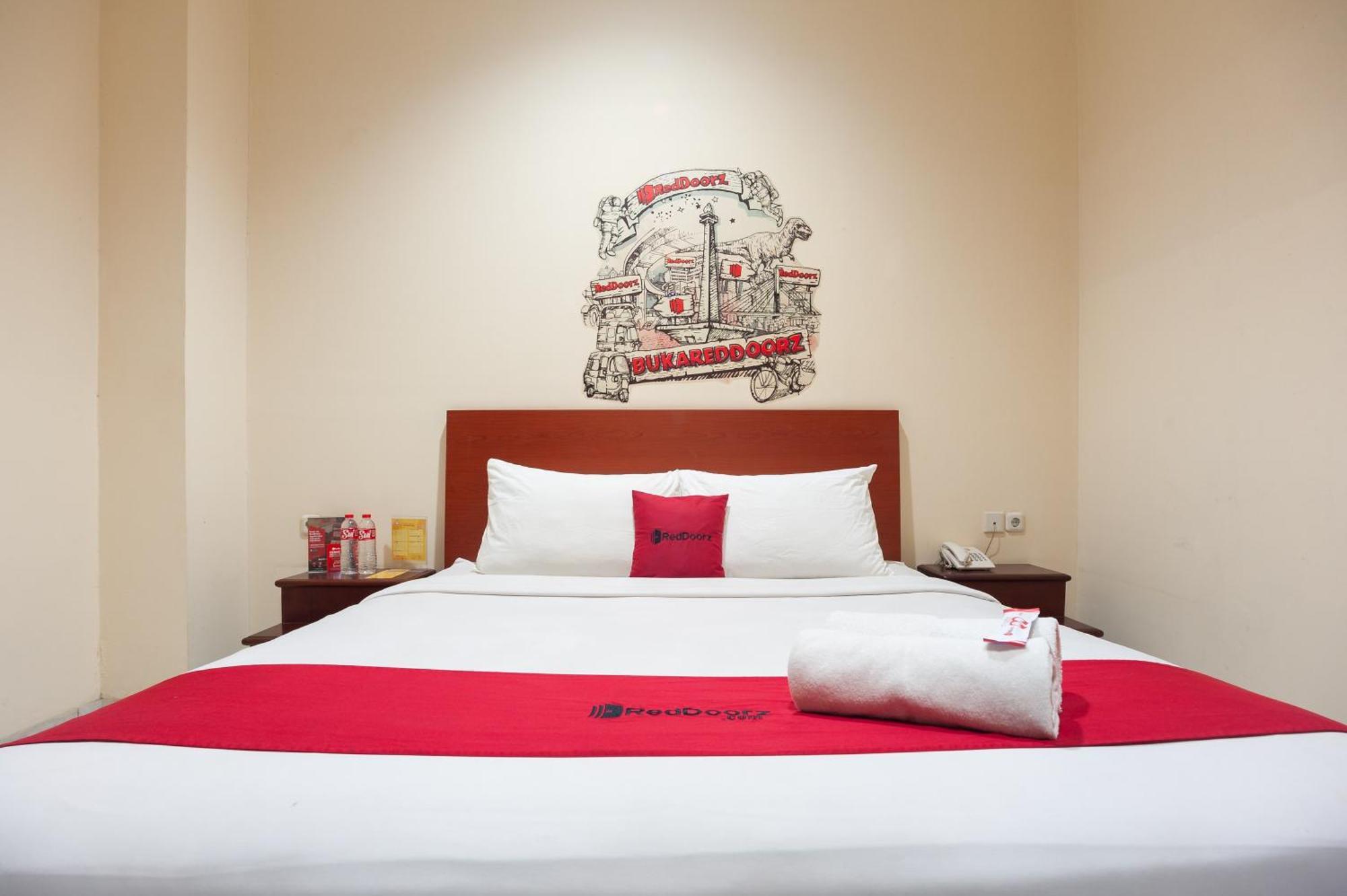 Reddoorz Plus Near Plaza Blok M Giacarta Esterno foto